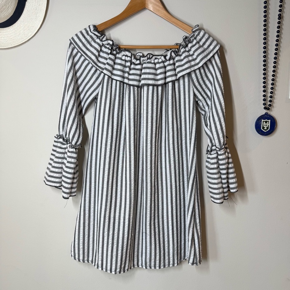 🏷️NWT Fashion Fuse 3/4 Sleeves Striped Seersucker Off Shoulder Ruffle Top S
